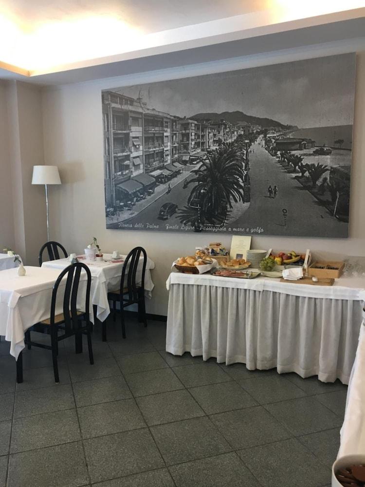 Hotel Internazionale Finale Ligure Exteriör bild