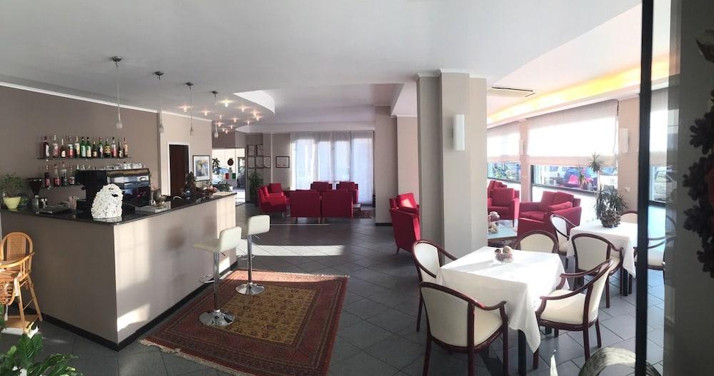 Hotel Internazionale Finale Ligure Exteriör bild