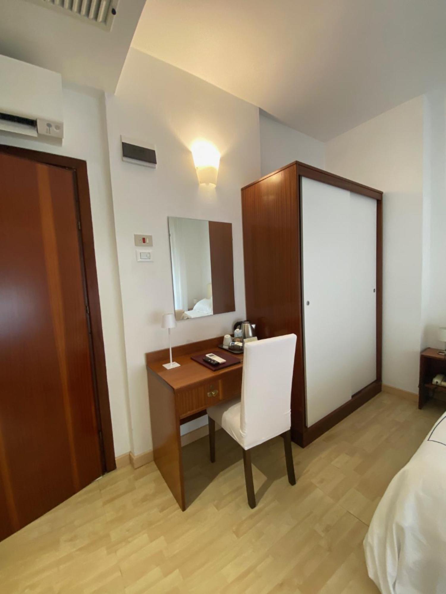 Hotel Internazionale Finale Ligure Exteriör bild