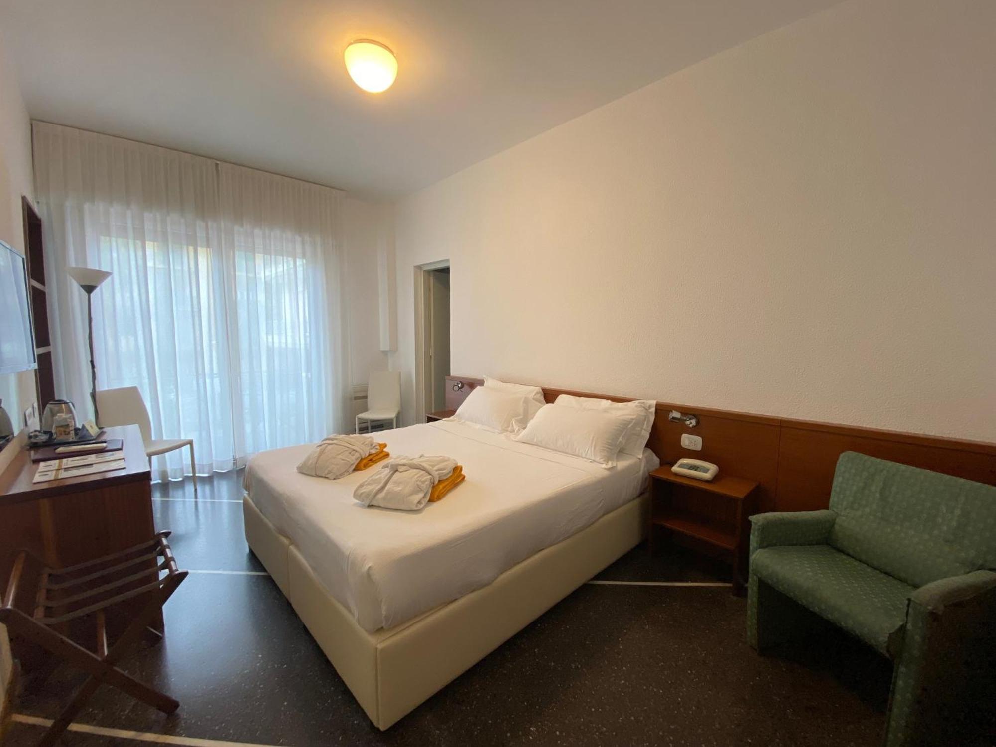 Hotel Internazionale Finale Ligure Exteriör bild
