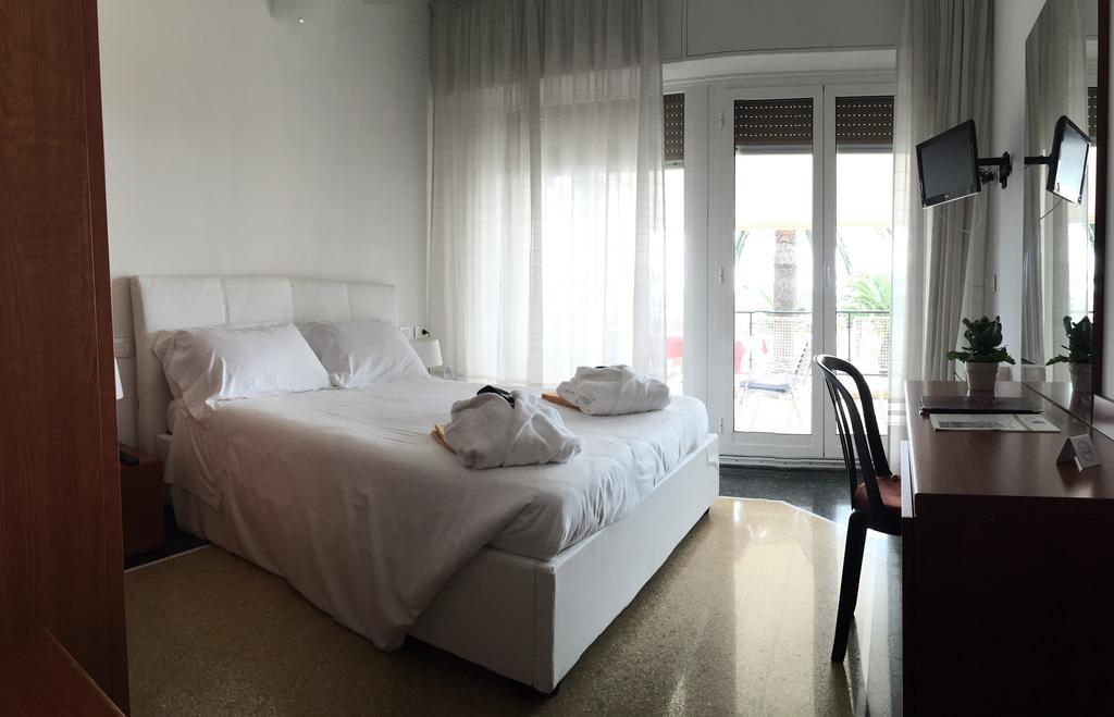 Hotel Internazionale Finale Ligure Exteriör bild